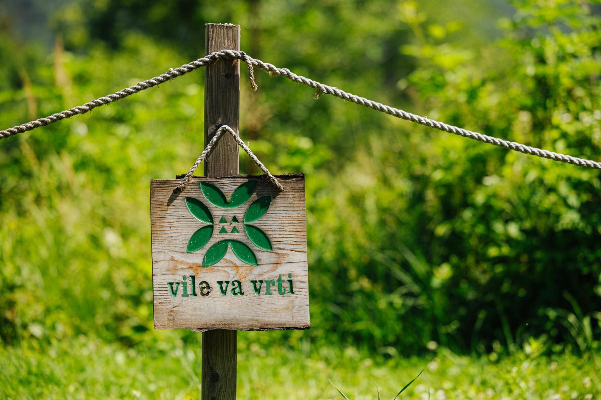 Gozdne Vile Va Vrti Kostel Экстерьер фото